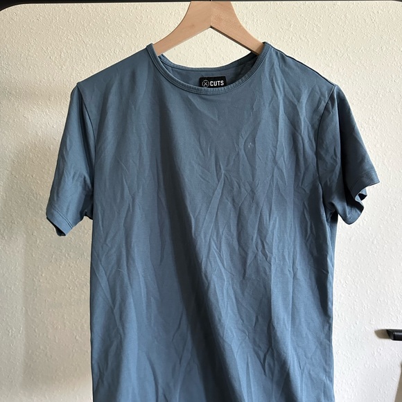 Cuts Clothing AO Curve Hem Tees. Various colors. Small. - Picture 4 of 6